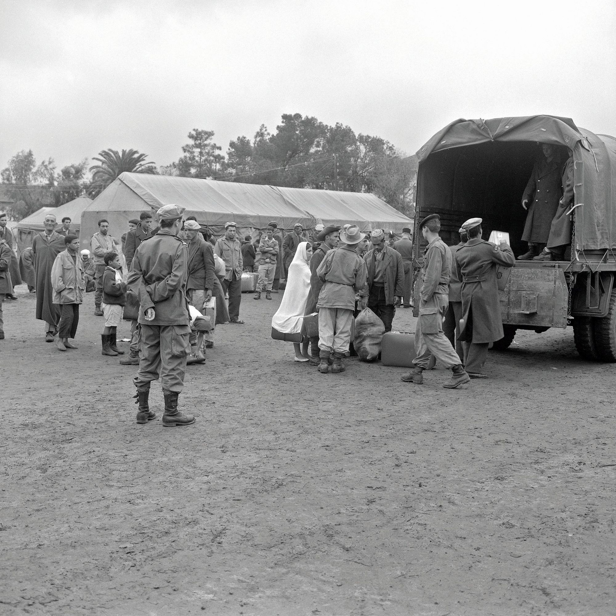 La signature des accords d’Evian et le rapatriement d’anciens supplétifs