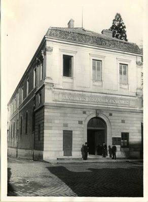 En 1932, les Archives sont situées Rue de Lingendes à Mâcon