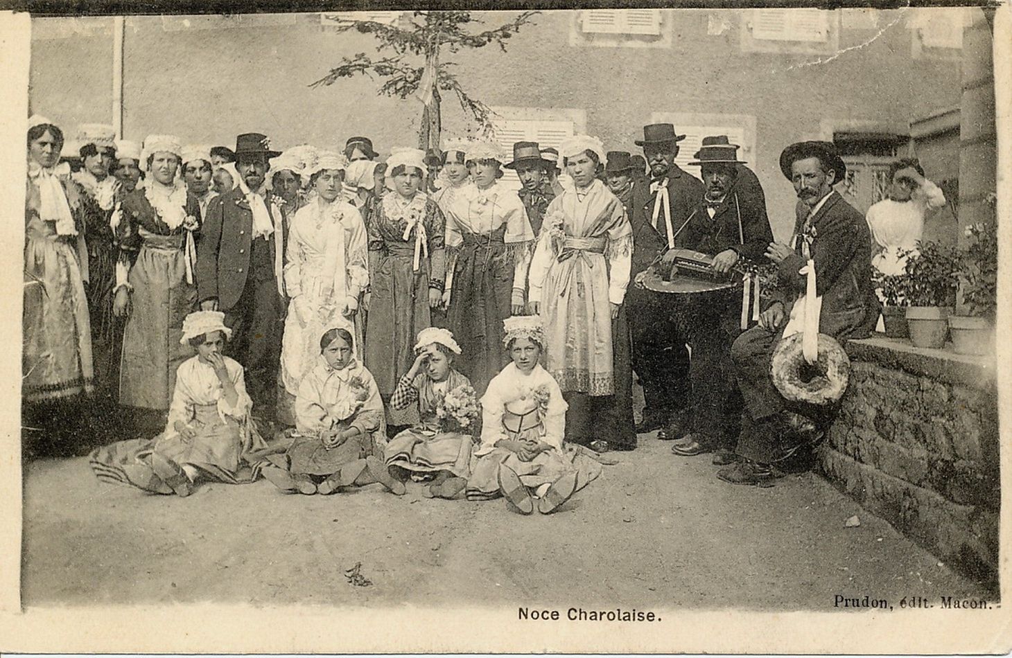 Enquêtes sur les arts et traditions populaires