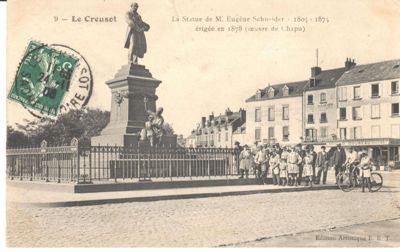 Le Creusot. Place Schneider. La statue "La Reconnaissance". Carte postale mise en circulation le 24 novembre 1908. Collection privée.