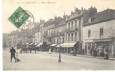 Le Creusot. Place Schneider, vue prise vers le nord, en direction de la rue d'Autun. Carte postale mise en circulation le 13 août 1913. Collection privée.