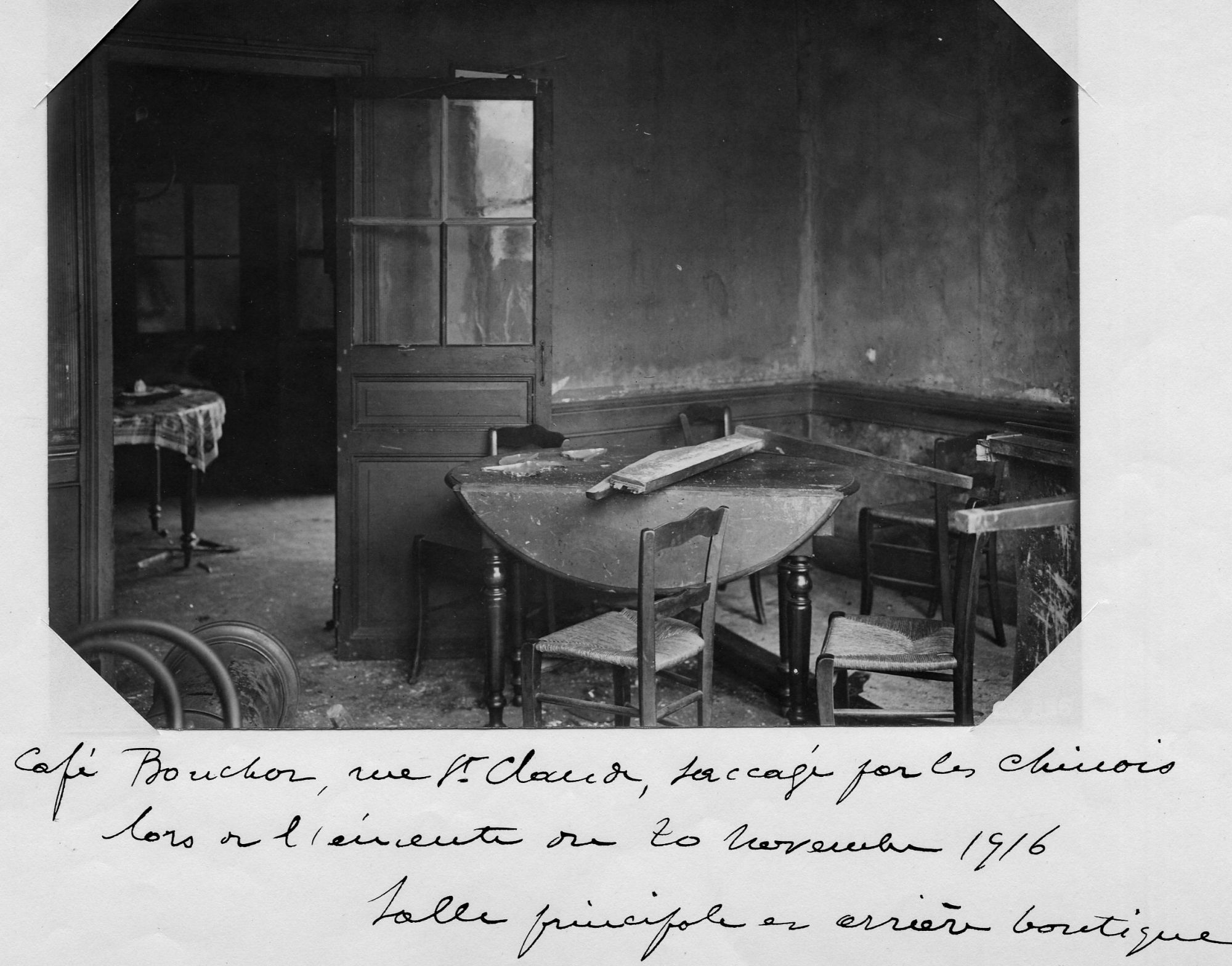 La mise à sac du Café Bouchot le 23 novembre 1916. Collection AFB
